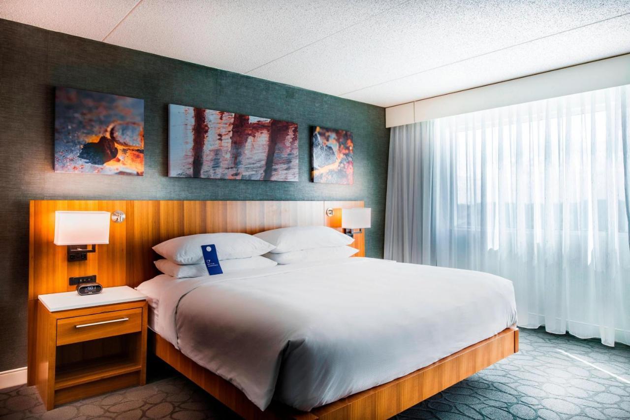 Delta Hotels By Marriott Fargo Exterior photo